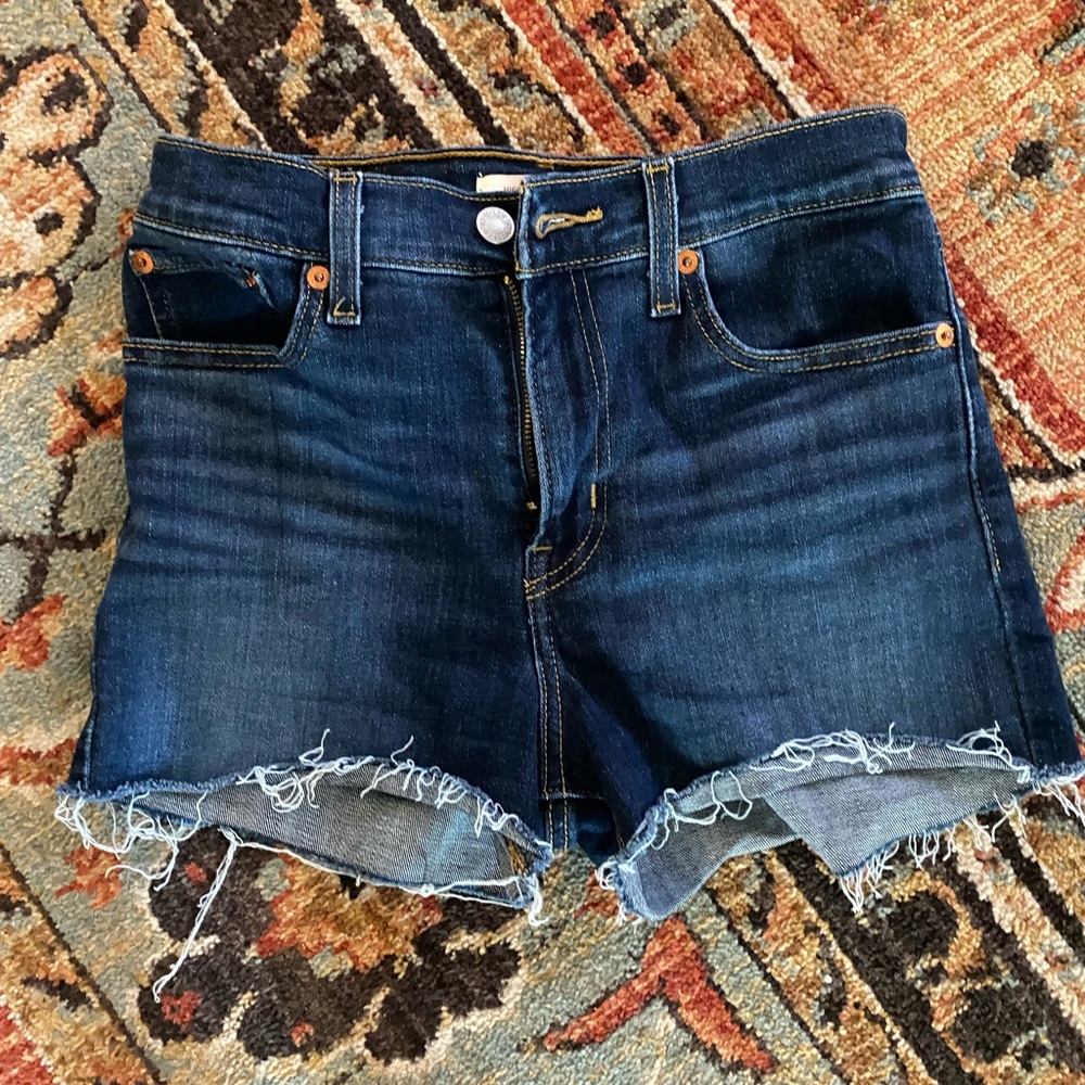 Levi’s high rise shorts. Stretchy. Size 26
